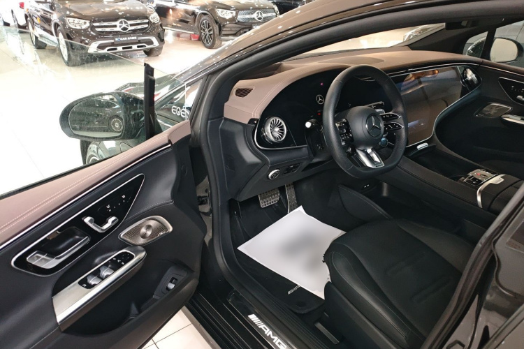 奔驰EQE AMG 2023款 AMG EQE 53 4MATIC+中控内饰7003