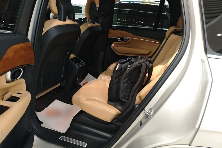 沃尔沃XC90 2018款 T6 智逸版 7座中控内饰21