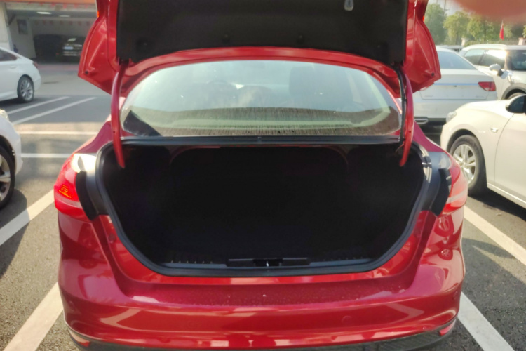 福特 福克斯 2015款 三厢 1.6L 自动风尚型机舱底盘23