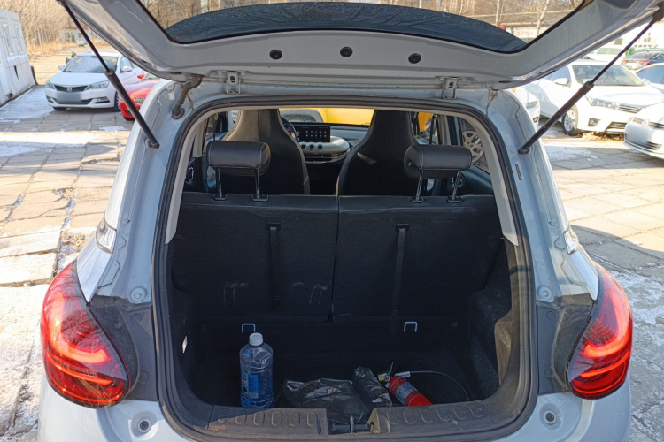 五菱汽车 五菱缤果 2023款 410km 灵犀尊享款机舱底盘23