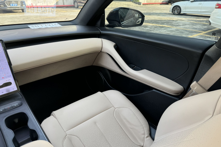 蔚来ET5 2022款 75kWh中控内饰7013