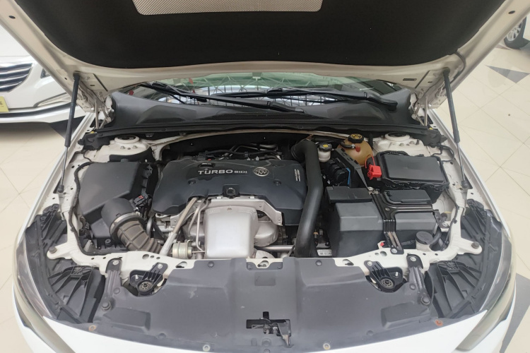 别克 君威 2017款 28T 尊享型机舱底盘24