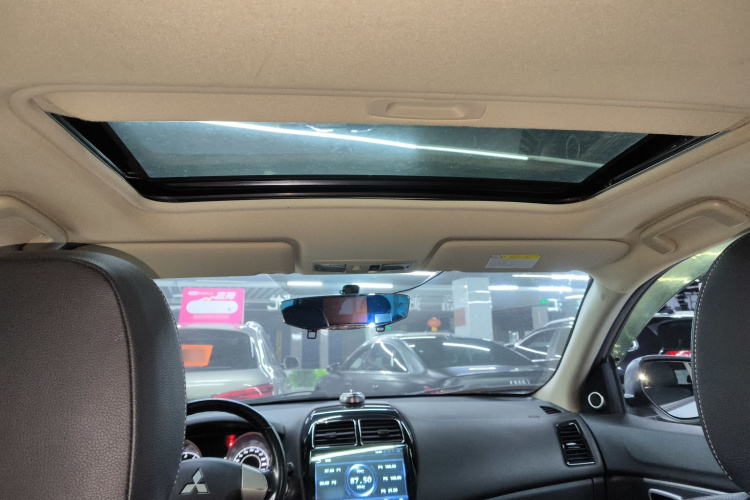 三菱 劲炫ASX 2018款 2.0L CVT两驱尊享版中控内饰22