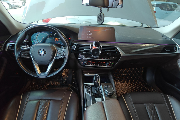 宝马5系 2018款 530Li 领先型 豪华套装中控内饰7002