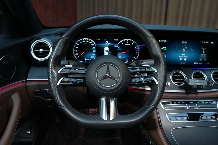 奔驰E级 2021款 改款 E 260 L 运动型局部细节13