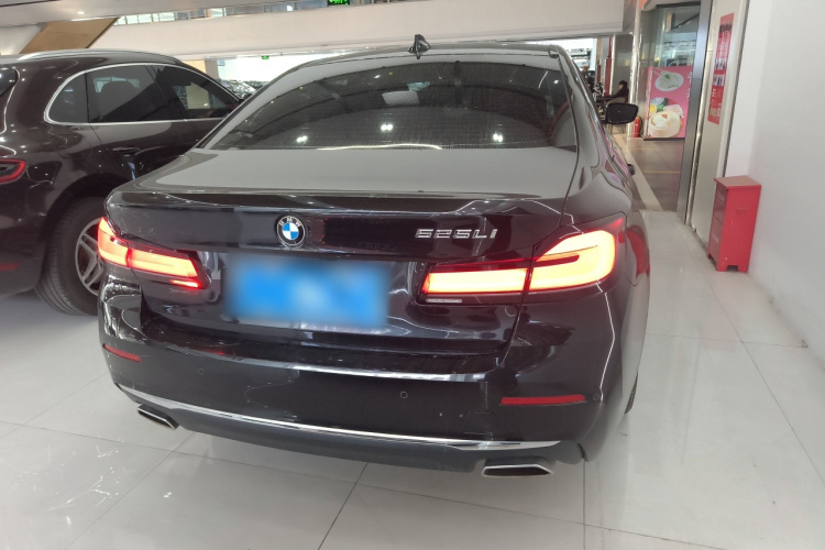 宝马5系 2021款 改款 525Li 豪华套装车身外观6