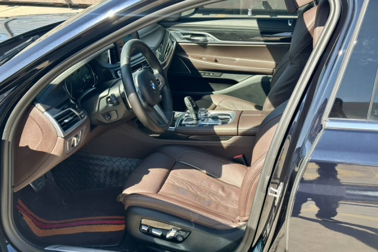 宝马7系 2018款 730Li 尊享型 M运动套装中控内饰7003