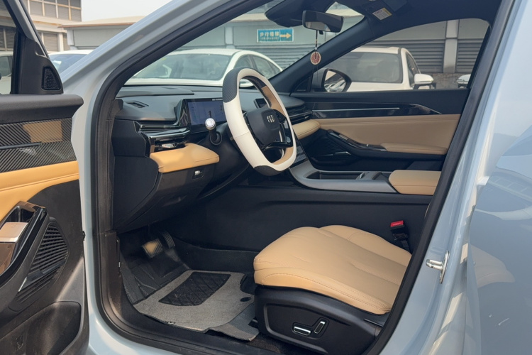 吉利银河 银河L6 2023款 125km 星舰中控内饰7003