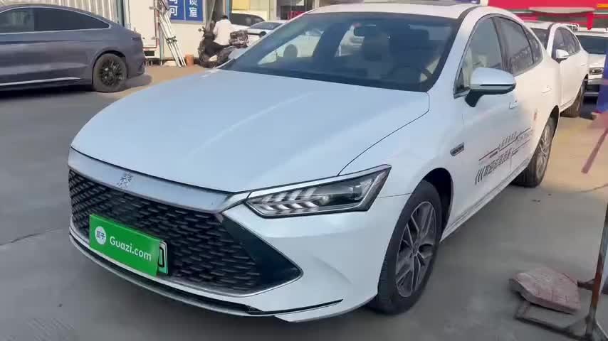 比亚迪 秦PLUS 2024款 荣耀版 DM-i 120KM领先型实拍1