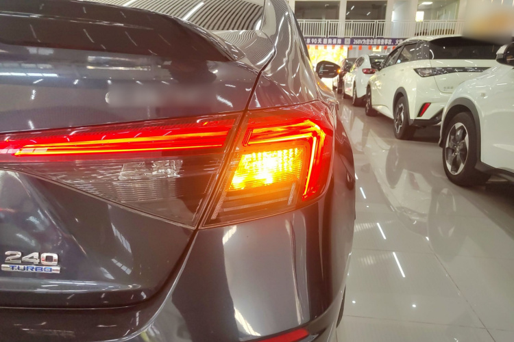 本田 思域 2022款 240TURBO CVT燃动版车身外观9