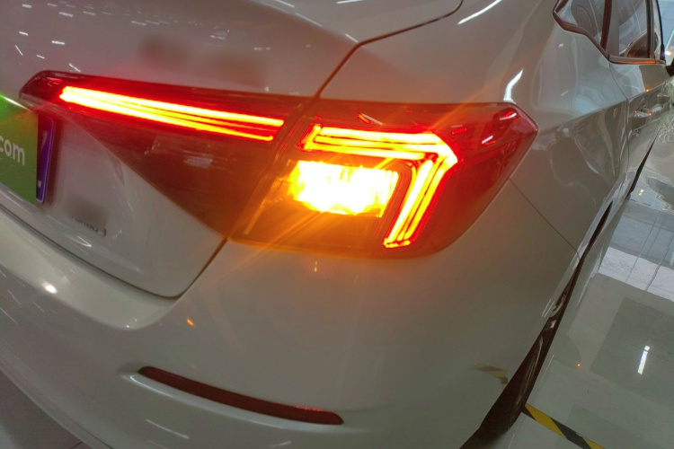 本田 思域 2022款 240TURBO CVT劲动版车身外观9