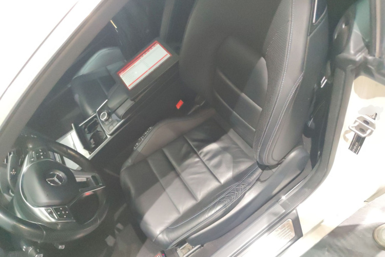 奔驰E级(进口) 2016款 E 200 轿跑车 灵动版中控内饰19