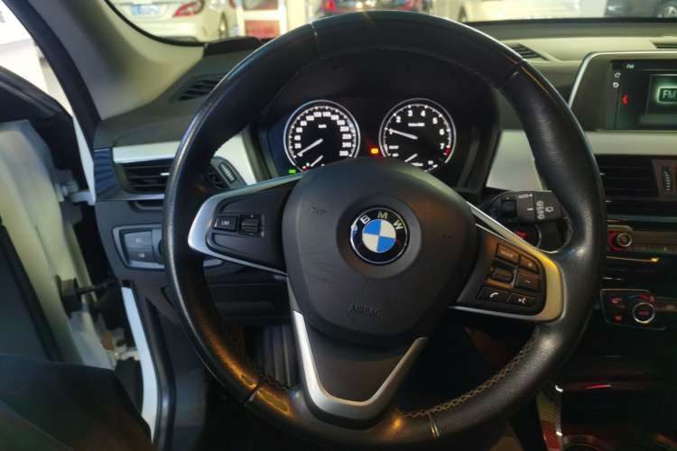 宝马X1 2019款 sDrive20Li 领先型中控内饰13