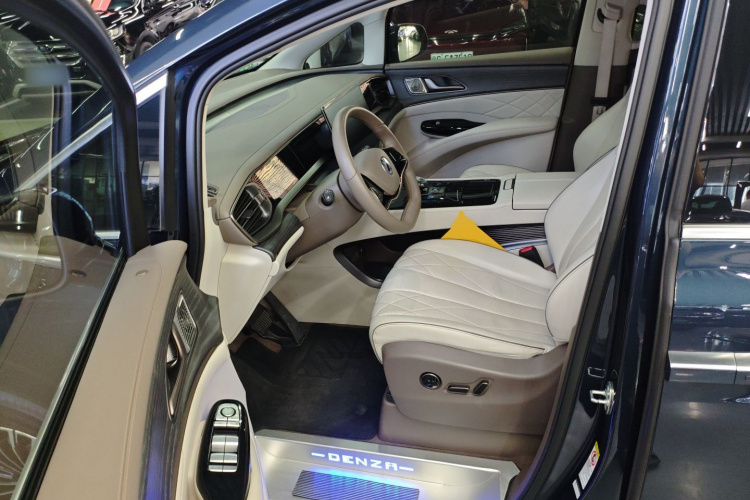 腾势D9 2022款 DM-i 970 四驱尊荣型中控内饰20