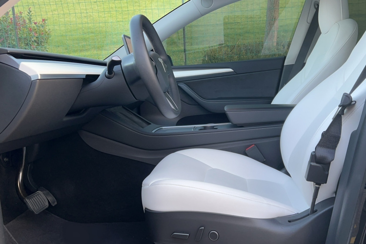 特斯拉 Model Y 2022款 后轮驱动版中控内饰7002