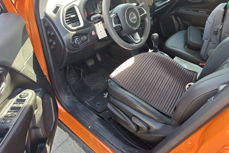 Jeep 自由侠 2019款 220T 自动领先版中控内饰7003