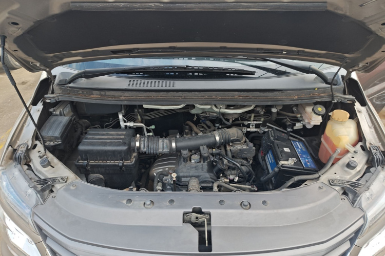 东风风行 菱智 2020款 M5L 1.6L 豪华型 7座机舱底盘24