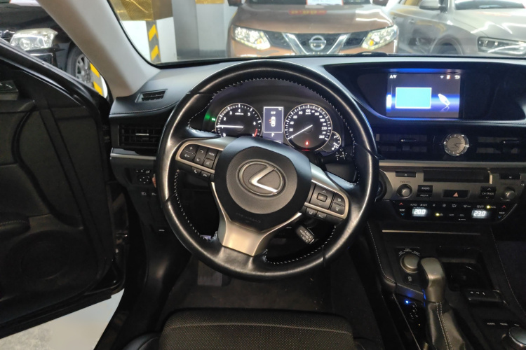 雷克萨斯ES 2015款 200 舒适版中控内饰13