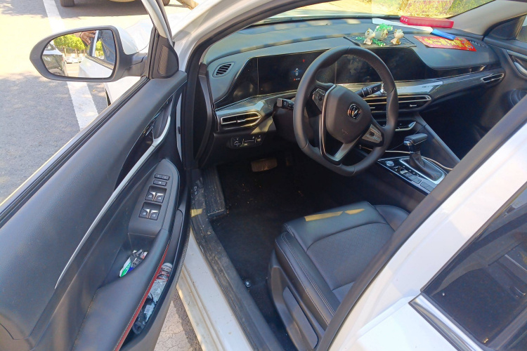 长安 逸动 2020款 PLUS 蓝鲸NE 1.4T GDI DCT尊贵型中控内饰20