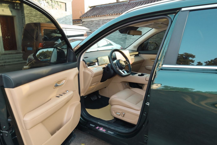 蓝电E5 PLUS 2025款 165km 长续航旅行定制版 7座中控内饰7008