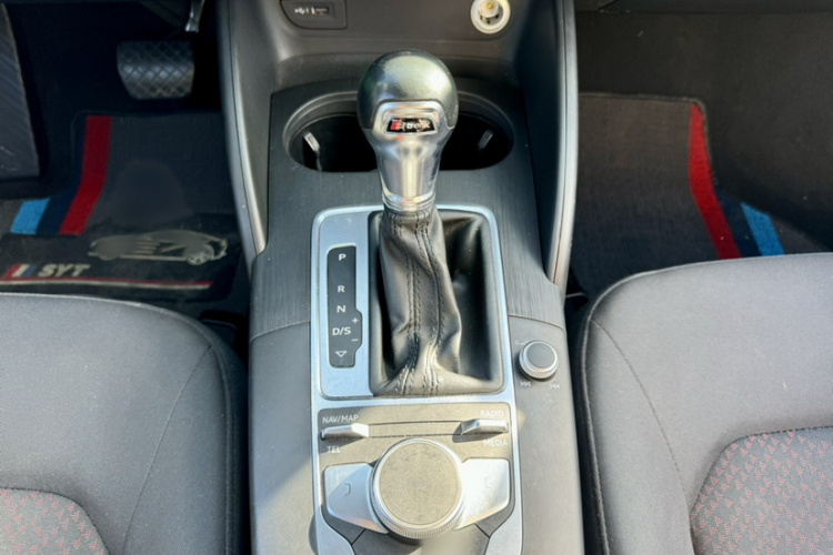 奥迪A3 2018款 30周年年型 Sportback 35 TFSI 进取型局部细节18