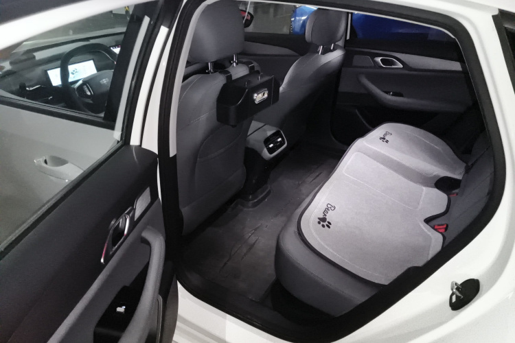 吉利银河 银河A7 2025款 EM-i 70km 豪享版中控内饰21