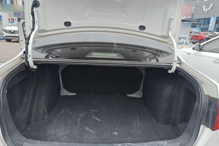 大众 朗逸 2013款 改款经典 1.6L 自动风尚版机舱底盘23