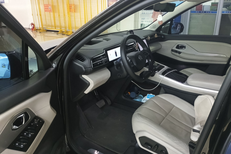 蔚来ES8 2018款 355KM 基准版 七座版中控内饰20