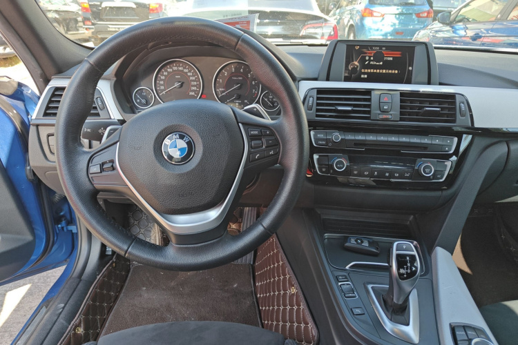 宝马3系 2017款 320i M运动型中控内饰13