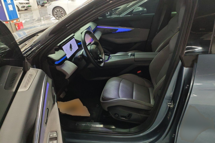 领克08 EM-P 2025款 220km 四驱性能Halo中控内饰20