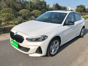 宝马1系 2023款 120i M运动曜夜版