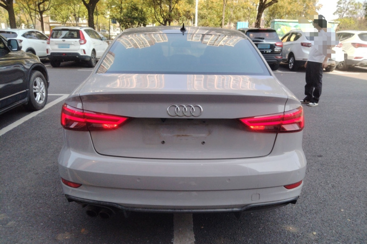 奥迪A3 2018款 30周年年型 Limousine 35 TFSI 运动型车身外观6