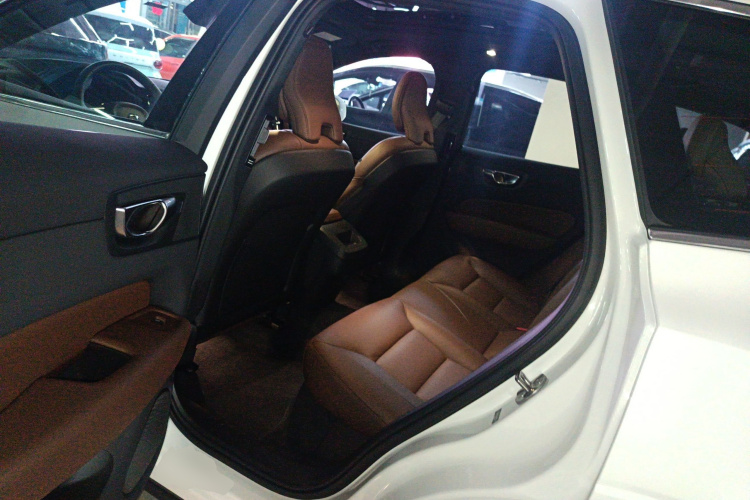 沃尔沃XC60 2025款 B5 四驱智远豪华版中控内饰7004