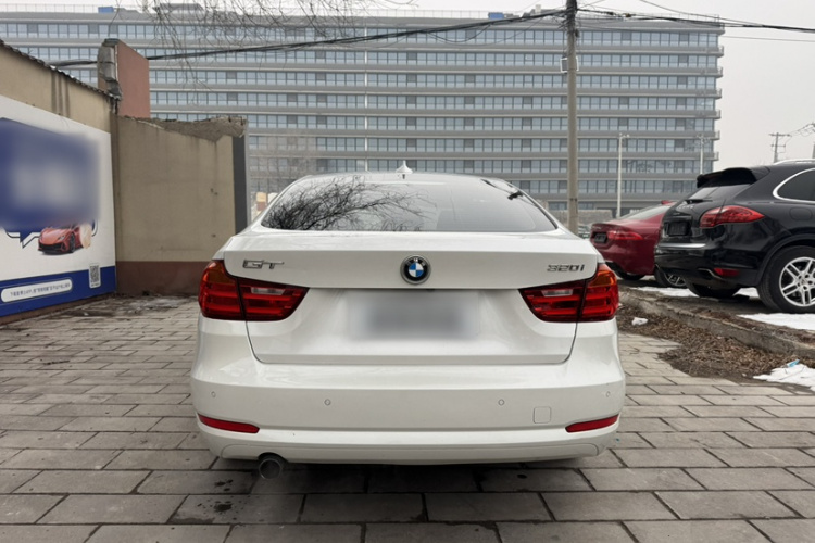 宝马3系GT 2014款 320i 领先型车身外观6004