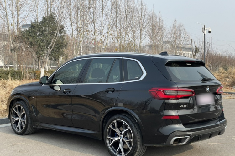 宝马X5(进口) 2019款 xDrive40i 尊享型 M运动套装车身外观6002