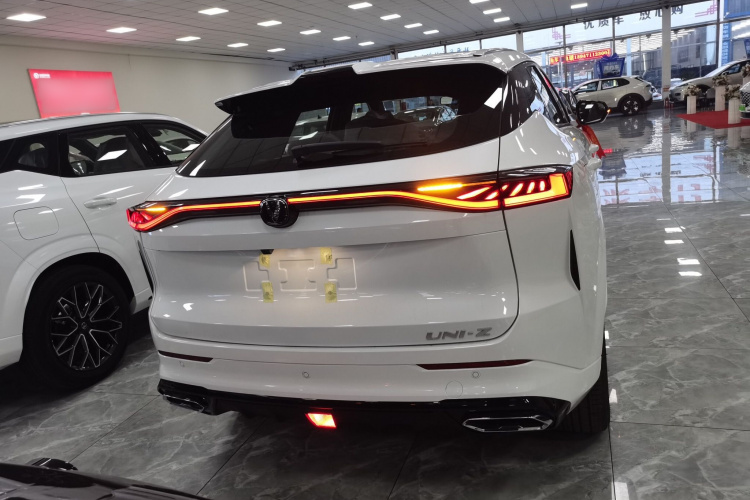 长安UNI-Z新能源 2025款 智慧新蓝鲸 125km 战舰+车身外观6