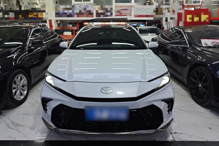 丰田 凯美瑞 2024款 双擎 2.0HXS 运动Plus版车身外观2