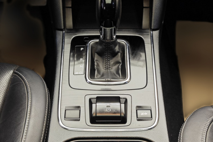 斯巴鲁 力狮 2016款 2.5i 全驱荣耀版中控内饰7006