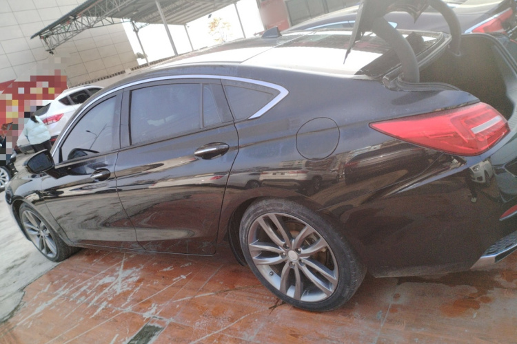 红旗H5 2018款 30TD 智联韵动版车身外观4