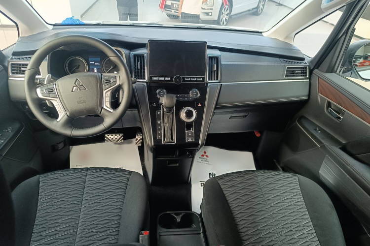 东南 得利卡 平行进口 豪华版 柴油 2.3T中控内饰7001