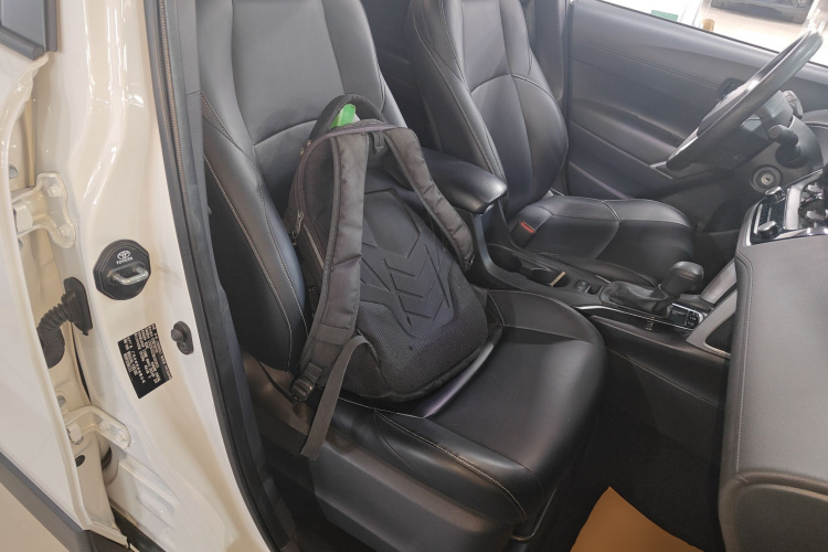 丰田 锋兰达 2023款 2.0L CVT精英版局部细节41