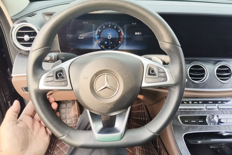 奔驰E级 2018款 改款 E 300 L 运动时尚型中控内饰13