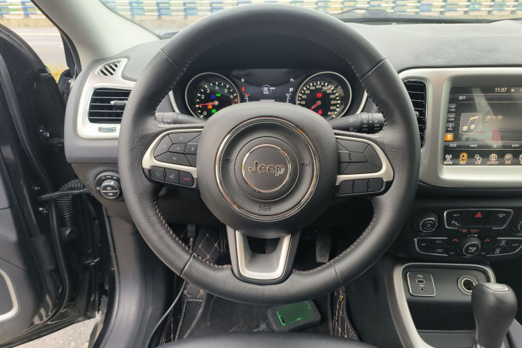 Jeep 指南者 2017款 200T 自动家享版中控内饰13
