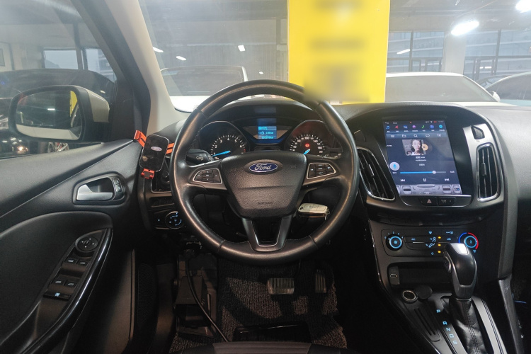 福特 福克斯 2018款 三厢经典 1.6L 自动风尚型智行版中控内饰13