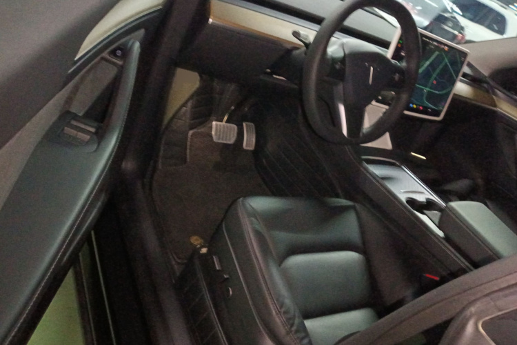 特斯拉 Model Y 2021款 标准续航后驱版中控内饰20