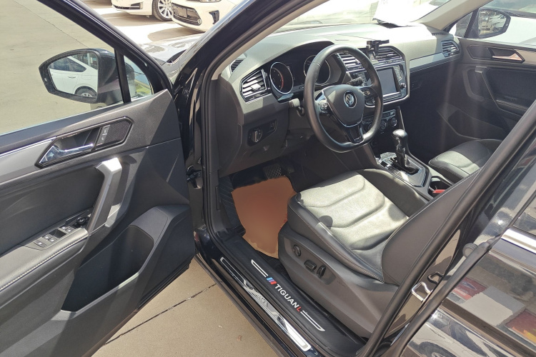 大众 途观L 2018款 330TSI 自动两驱豪华版中控内饰7003