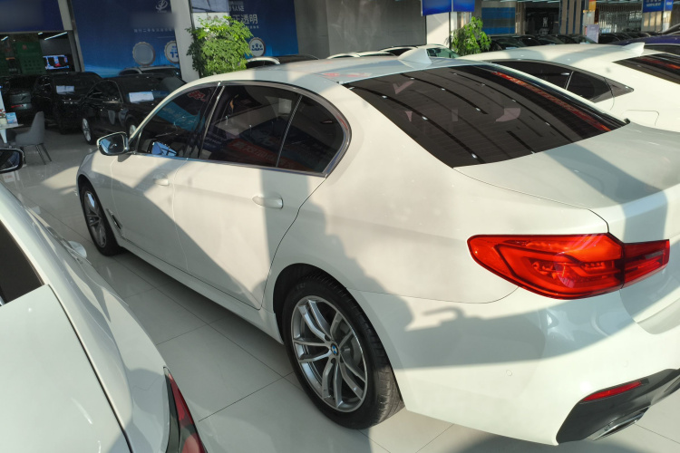 宝马5系 2020款 525Li M运动套装车身外观4
