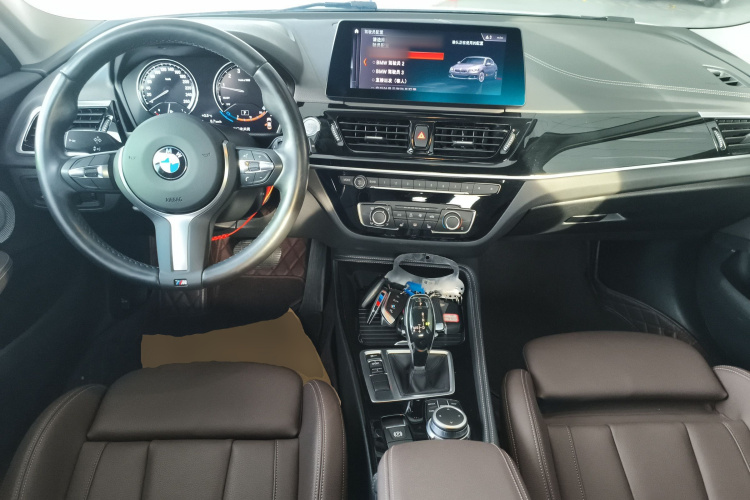 宝马1系 2021款 改款 125i M运动曜夜版中控内饰12