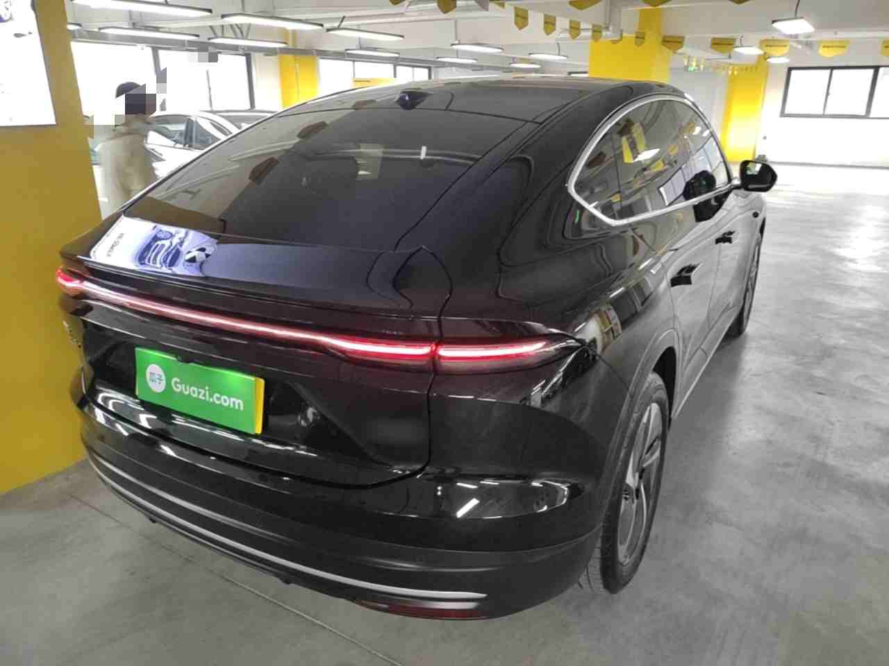车辆右后45度外观展示