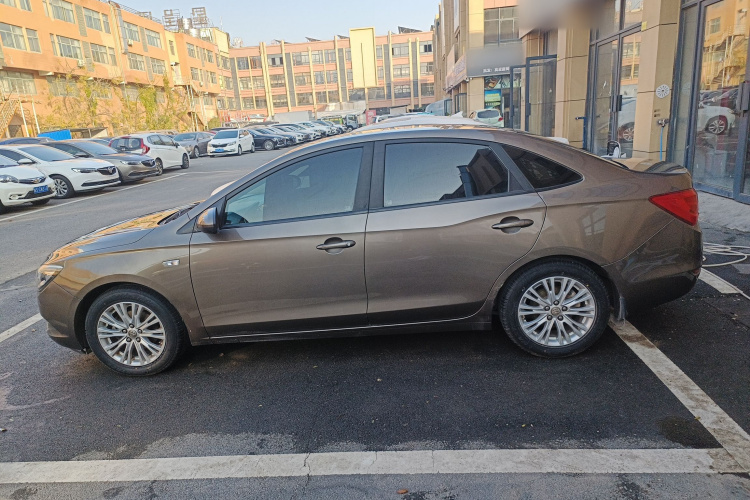 别克 英朗 2016款 15N 手动精英型车身外观4